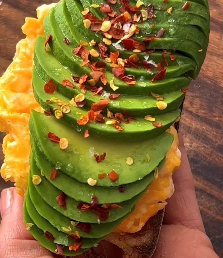 Healthy avocado toast topped with eggs, perfect for breakfast or brunch.