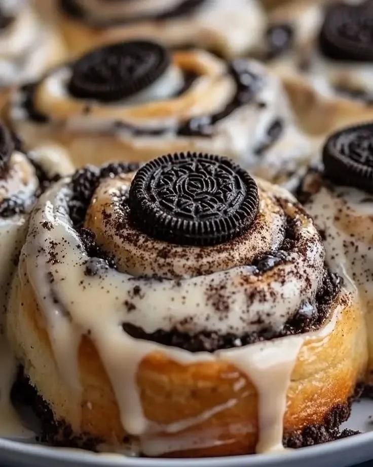 Delicious Oreo-stuffed cinnamon rolls fresh out of the oven