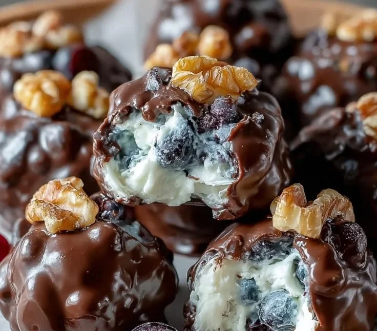 Delicious blueberry yogurt clusters for a healthy snack option