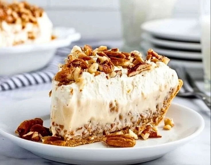 Deliciously creamy pecan cream pie topped with crunchy pecans